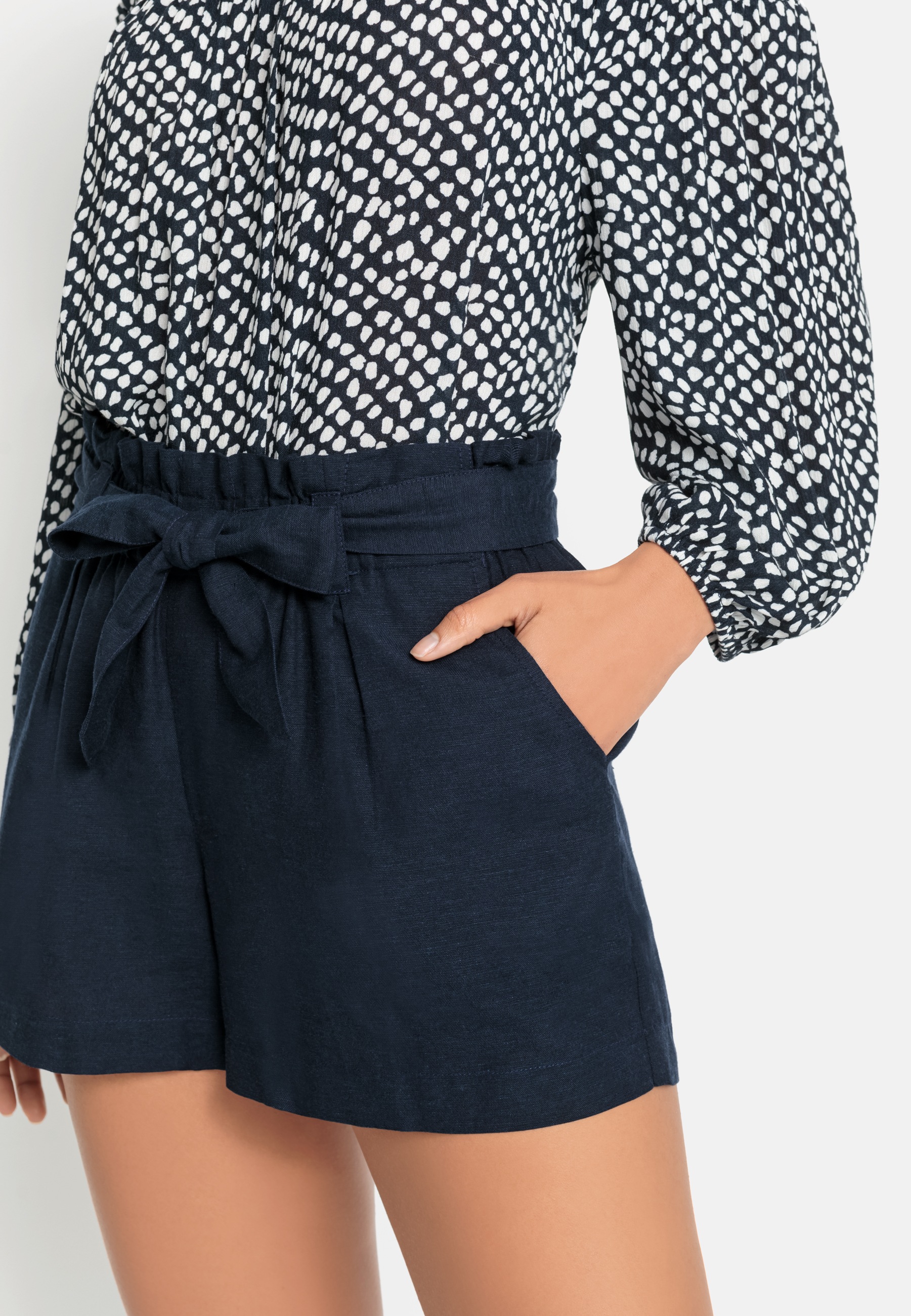 LASCANA Shorts, (mit Paperbag-Stil im Unterwäsche Lingerie kaufen LASCANA online | aus Bademode, & Bindegürtel), Leinenmix »