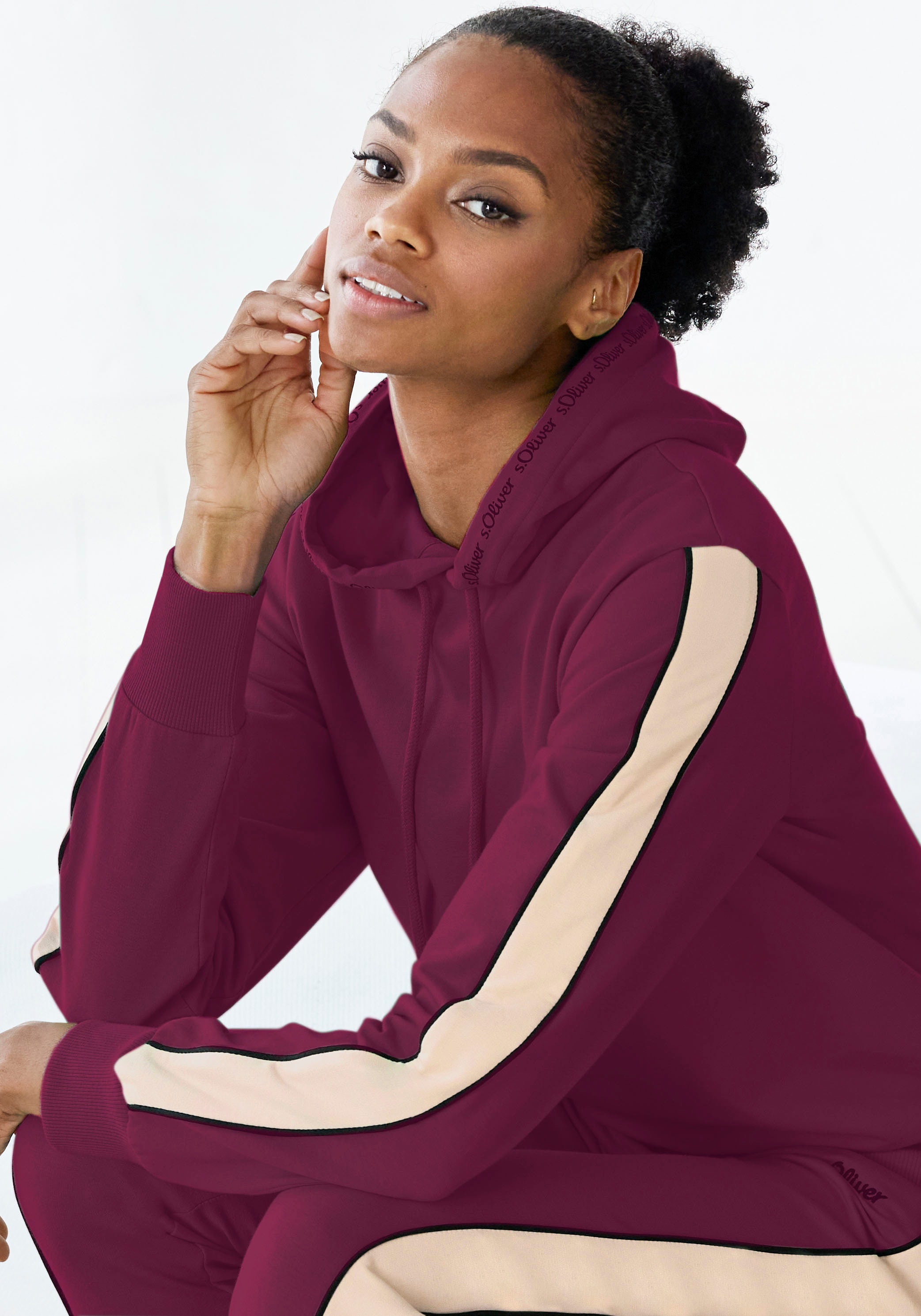 s.Oliver Hoodie »- Kapuzensweatshirt«, mit Kontrast Einsätzen, Loungewear