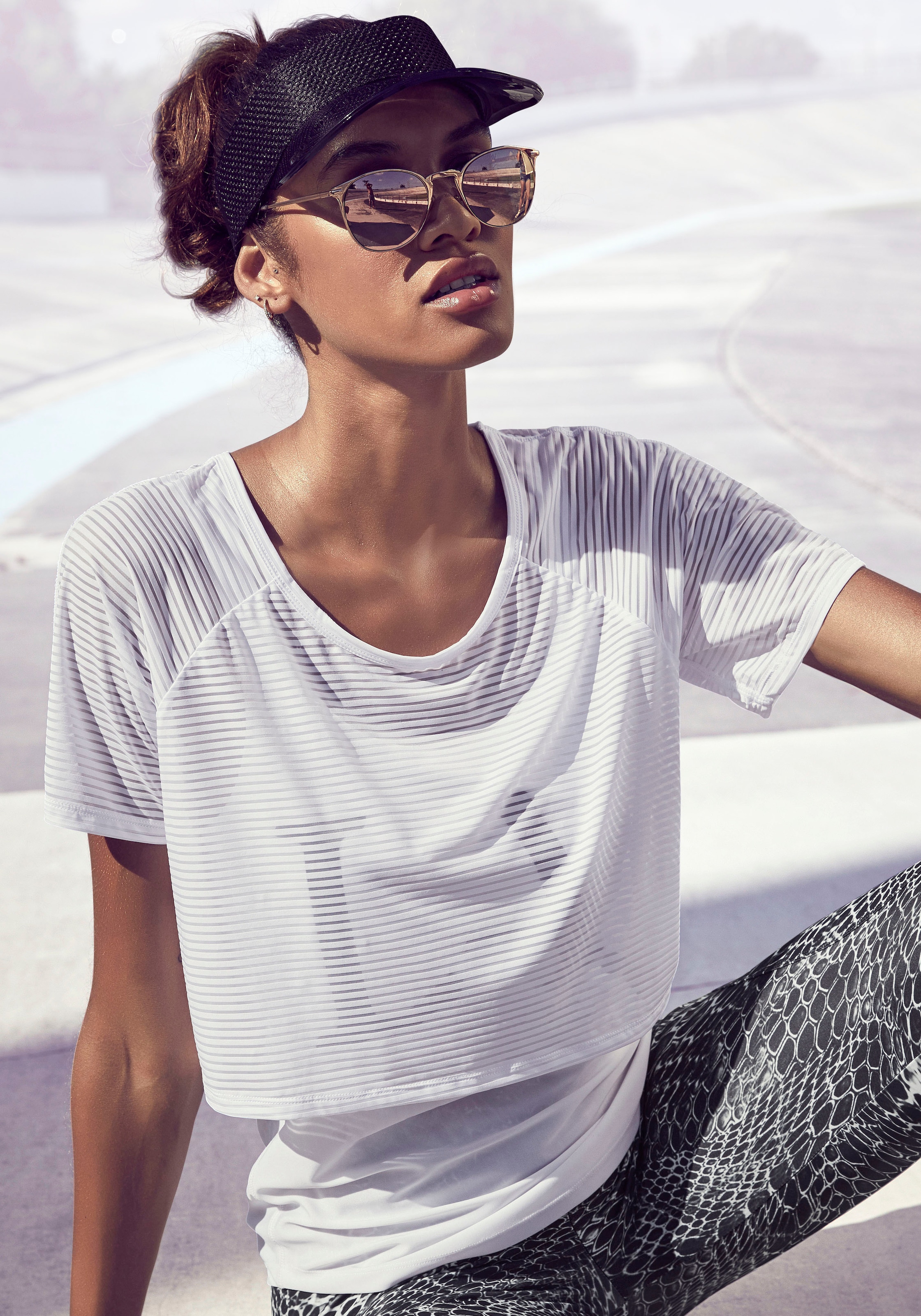 Image of LASCANA ACTIVE 2-in-1-Shirt »Digital Mauve«, im Layer-Design