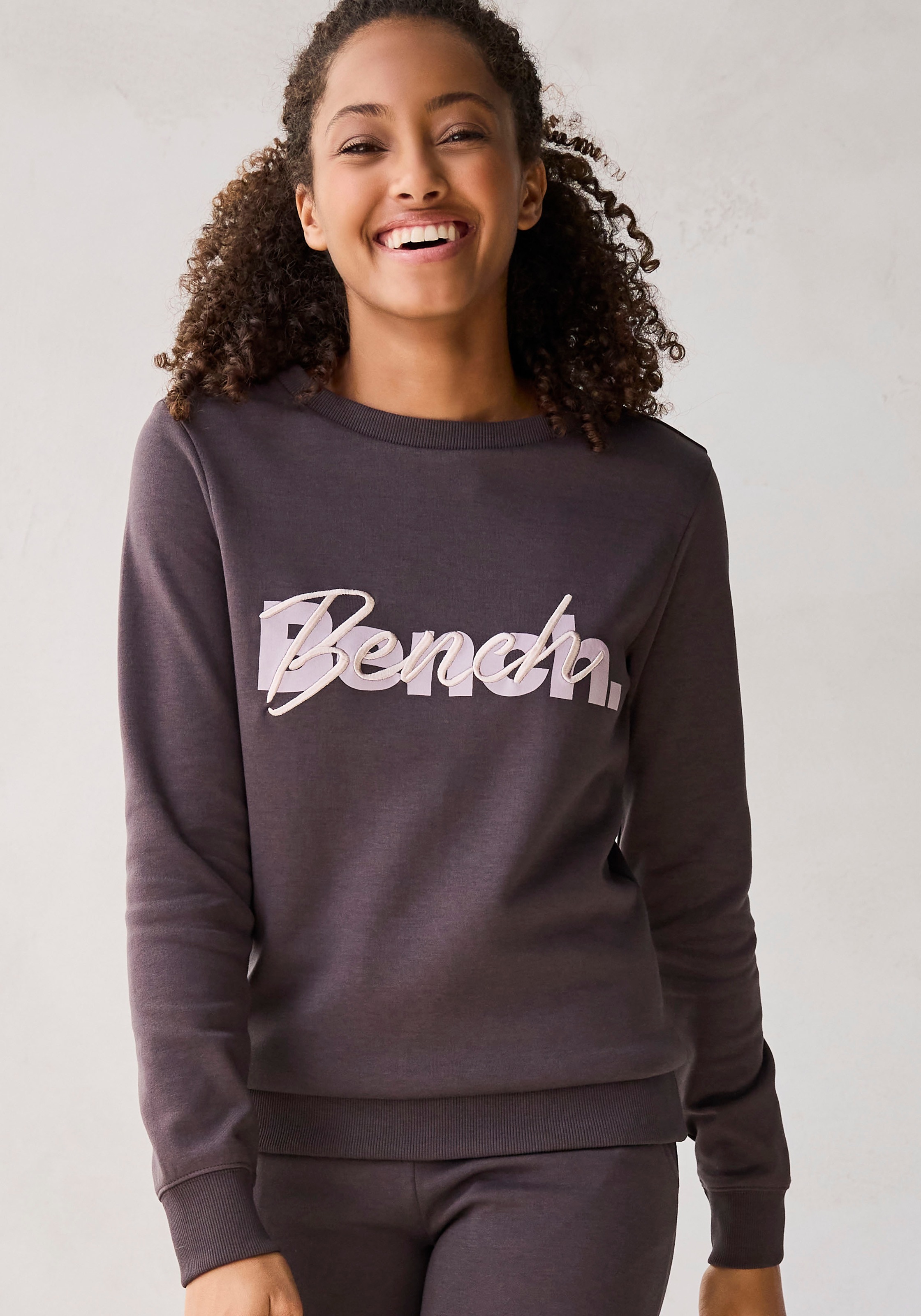 Bench. Loungewear Sweatshirt, mit Logodruck Unterwäsche online Lingerie Bademode, Stickerei, & und kaufen | Loungeanzug LASCANA »