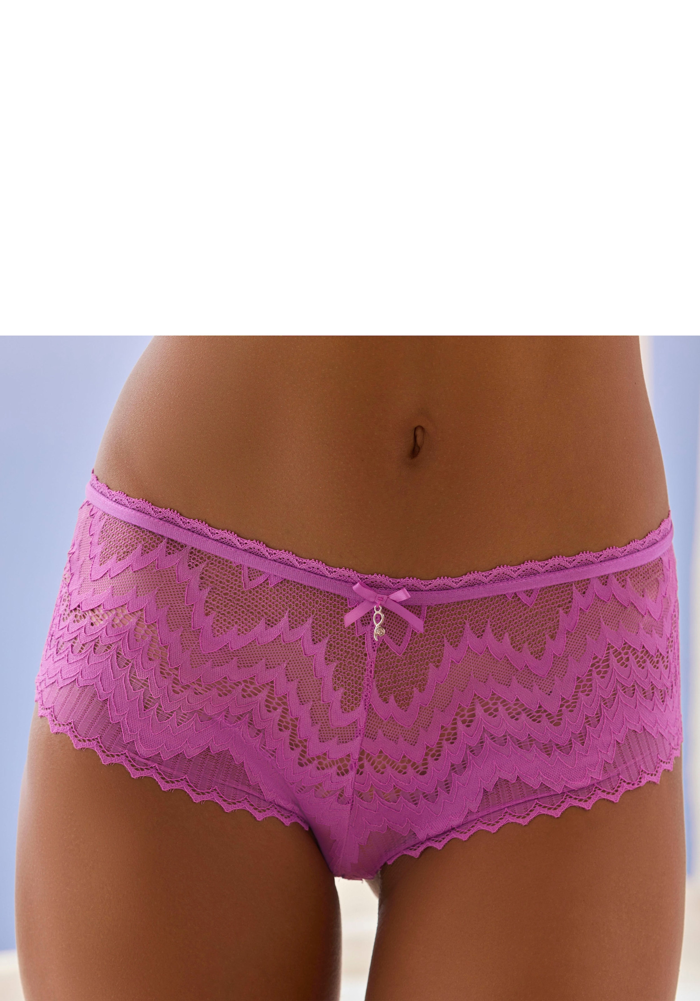 LASCANA Panty, aus modischer Zick-Zack-Spitze