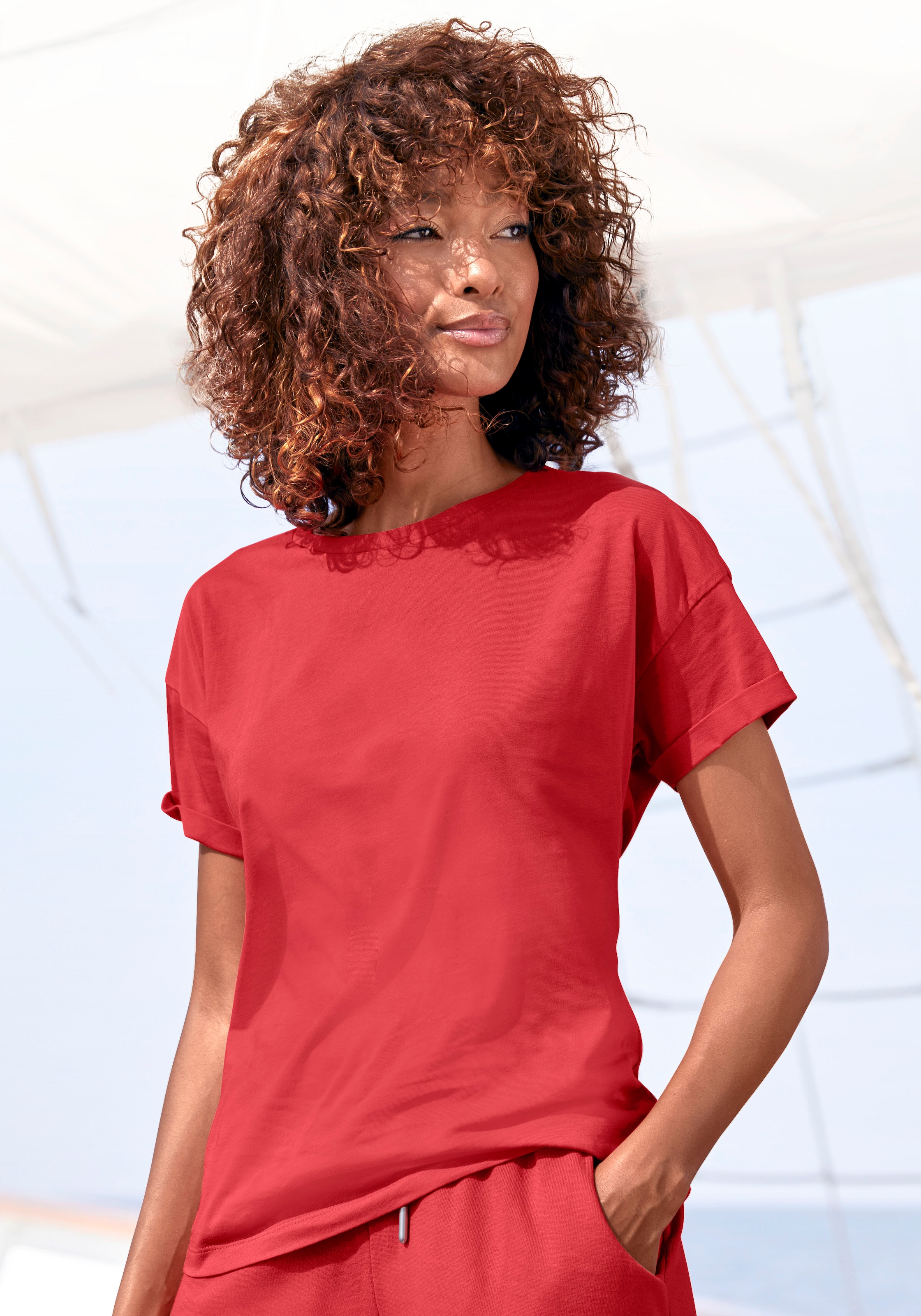 Bequeme günstig Kaufen-H.I.S T-Shirt »mit Ärmelaufschlag«. H.I.S T-Shirt »mit Ärmelaufschlag« <![CDATA[T-Shirt von H.I.S. Klassisches Basicdesign mit Rundhalsausschnitt. Bequeme Passform mit überschnittenen Schulternähten. Weicher Single-Jersey m