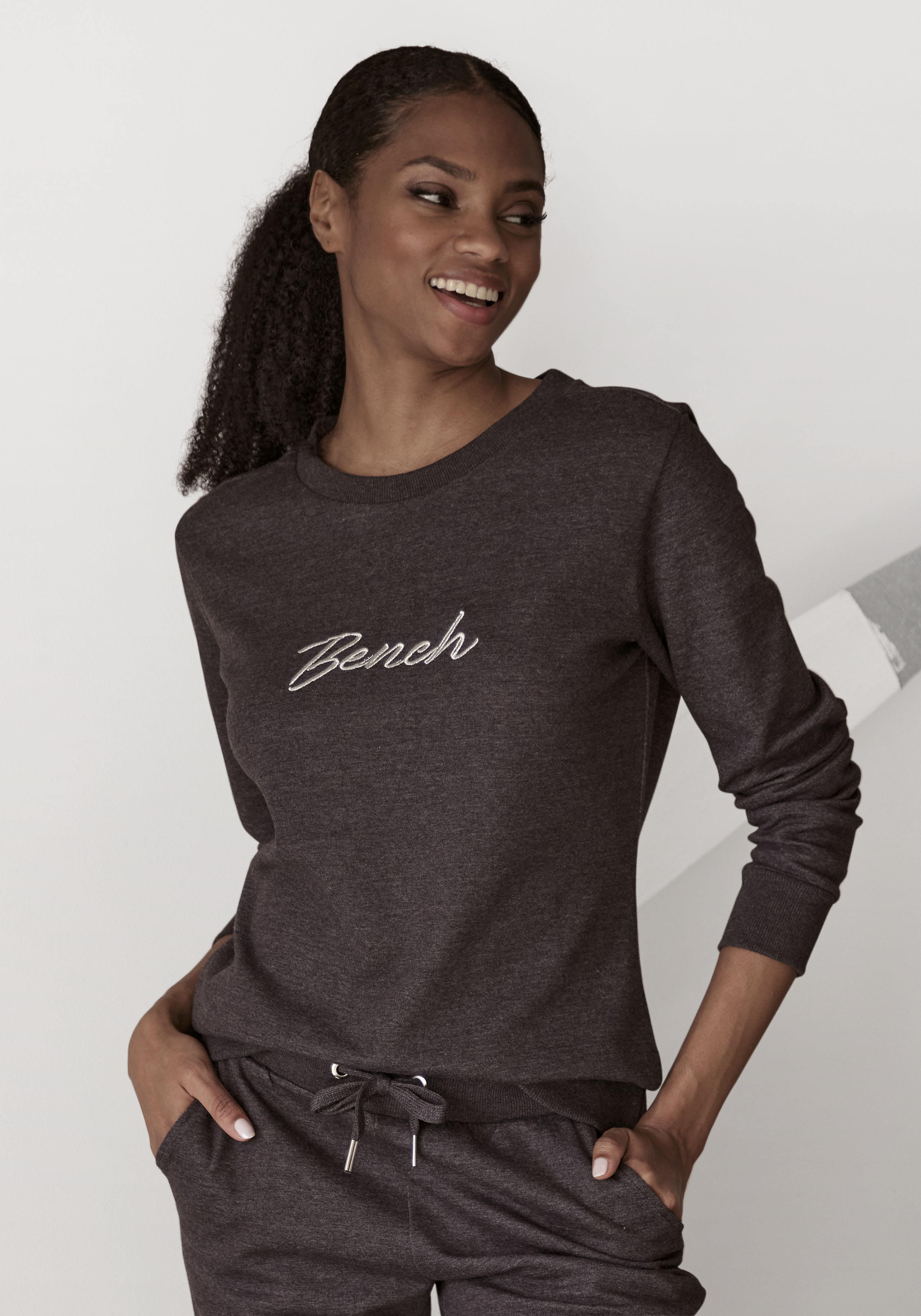 Bench. Loungewear Sweatshirt »-Loungeshirt«, mit glänzender Logostickerei,  Loungewear, Loungeanzug » LASCANA | Bademode, Unterwäsche & Lingerie online  kaufen
