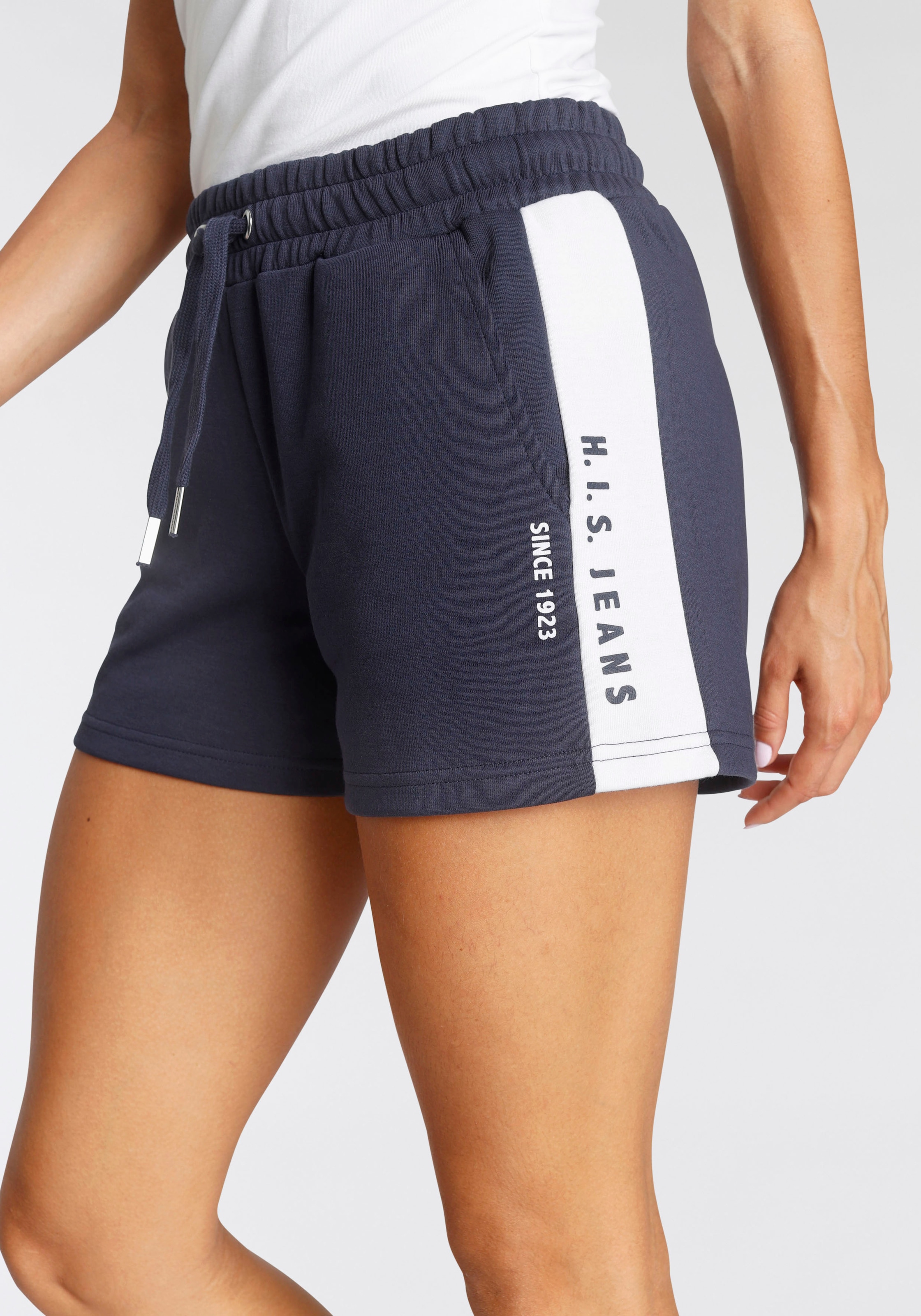 H.I.S Shorts, mit weissem Seitenstreifen und Logodruck