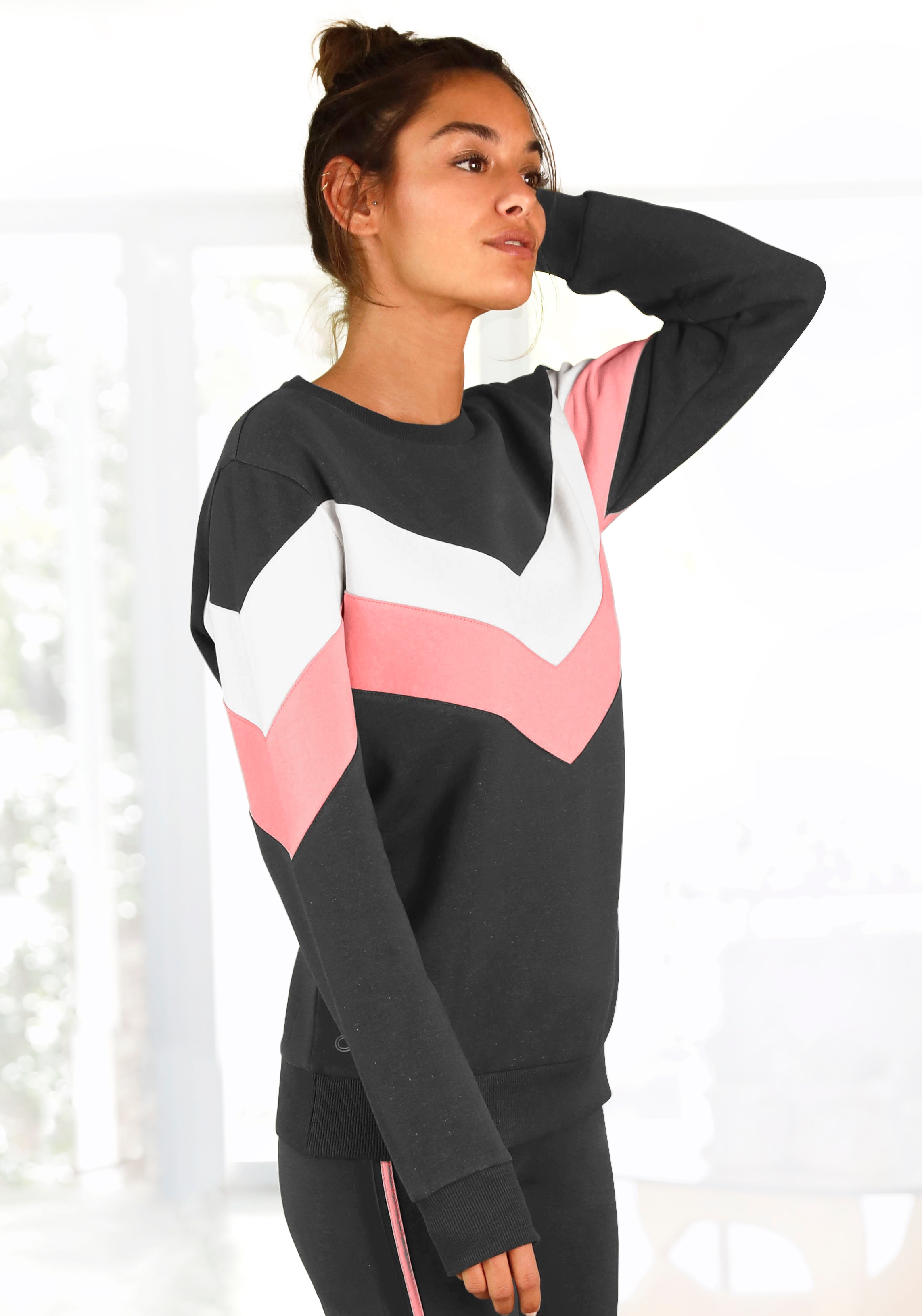 H.I.S Sweatshirt, mit Kontraststreifen an Vorderseite und Ärmeln,  Loungeanzug » LASCANA | Bademode, Unterwäsche & Lingerie online kaufen