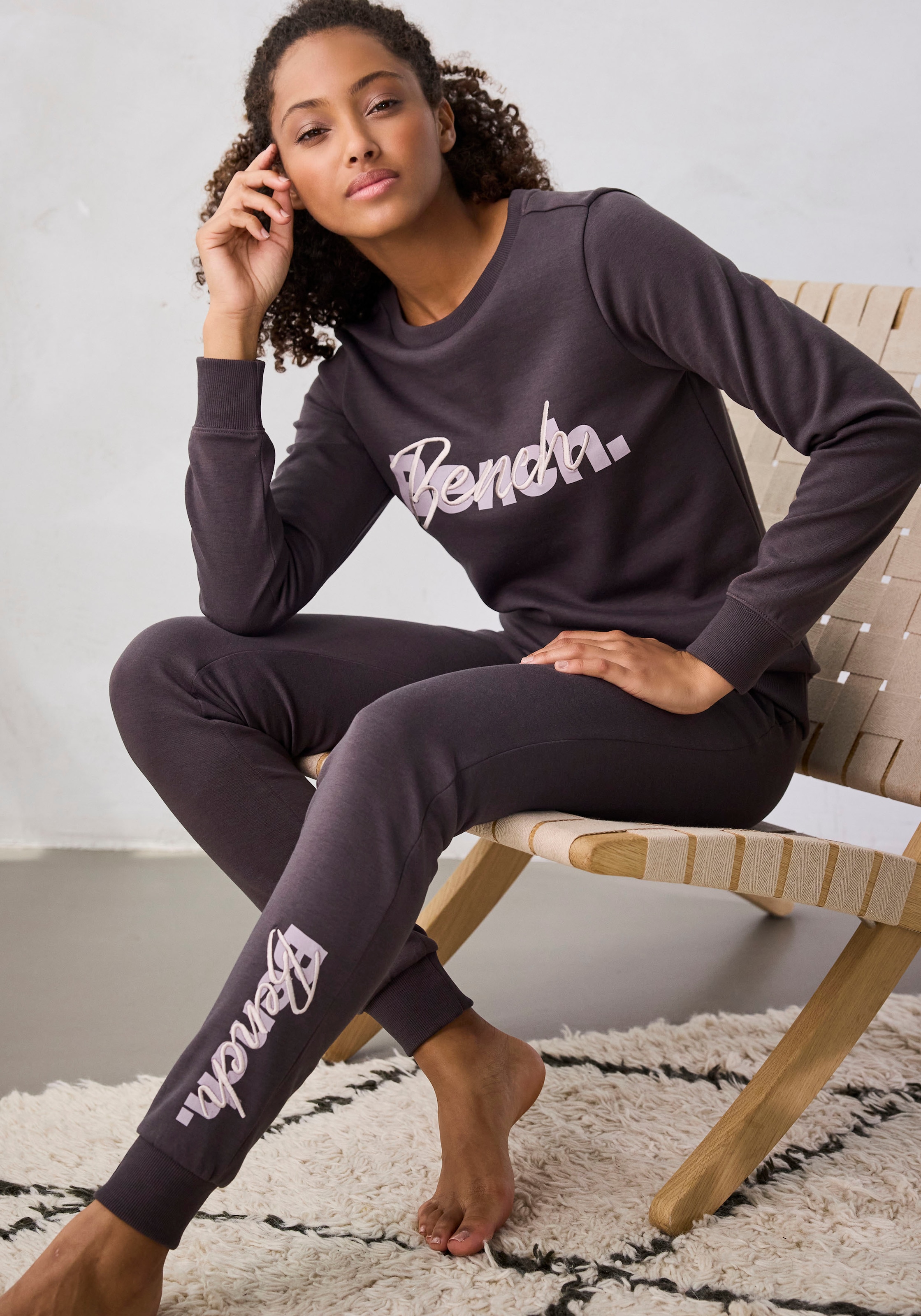 Lingerie LASCANA & Stickerei, Logodruck Bench. Bademode, » Loungewear Unterwäsche | kaufen online Sweatshirt, Loungeanzug und mit