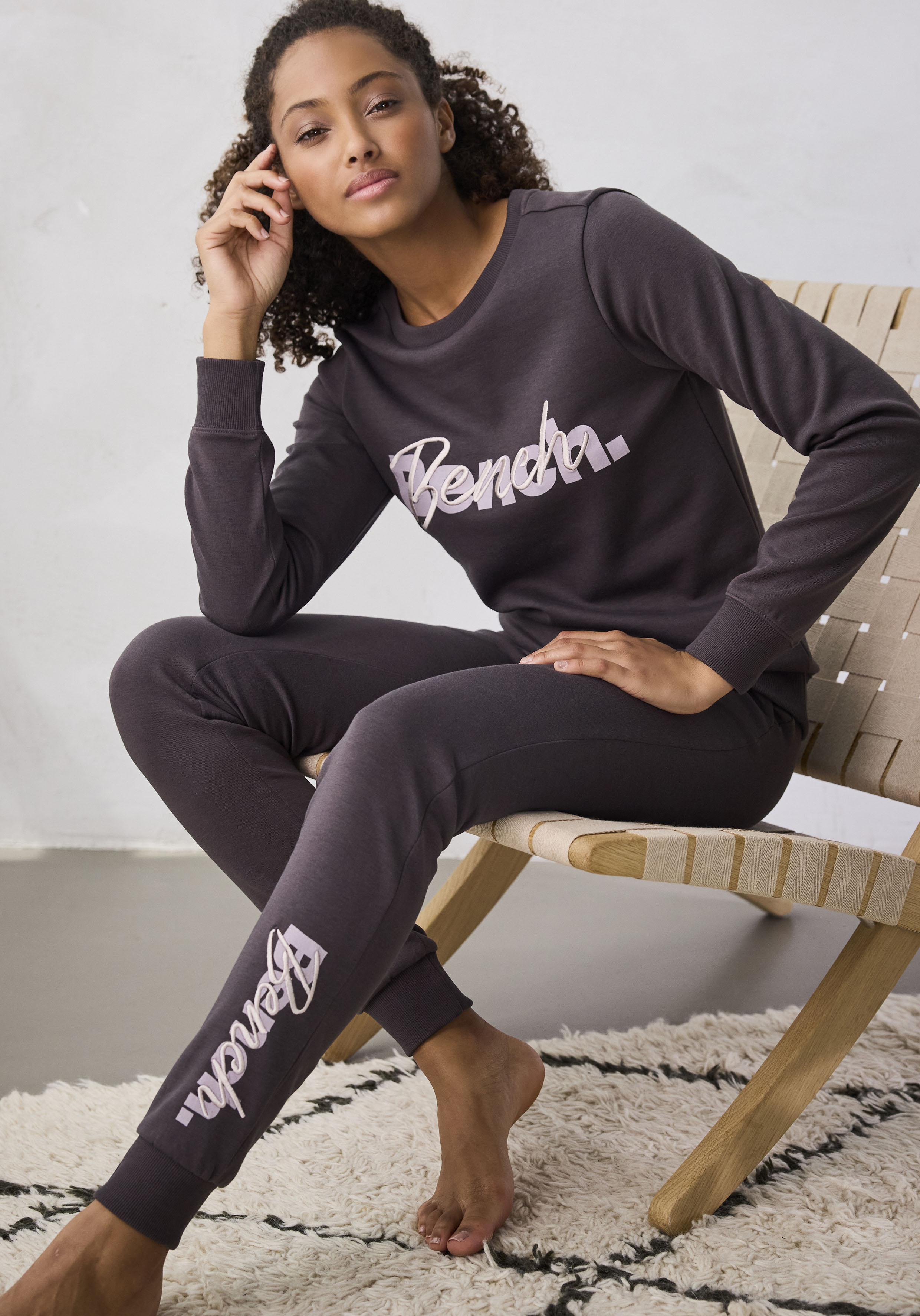 Bench. Loungewear Sweatshirt, mit Logodruck und Stickerei, Loungeanzug »  LASCANA | Bademode, Unterwäsche & Lingerie online kaufen