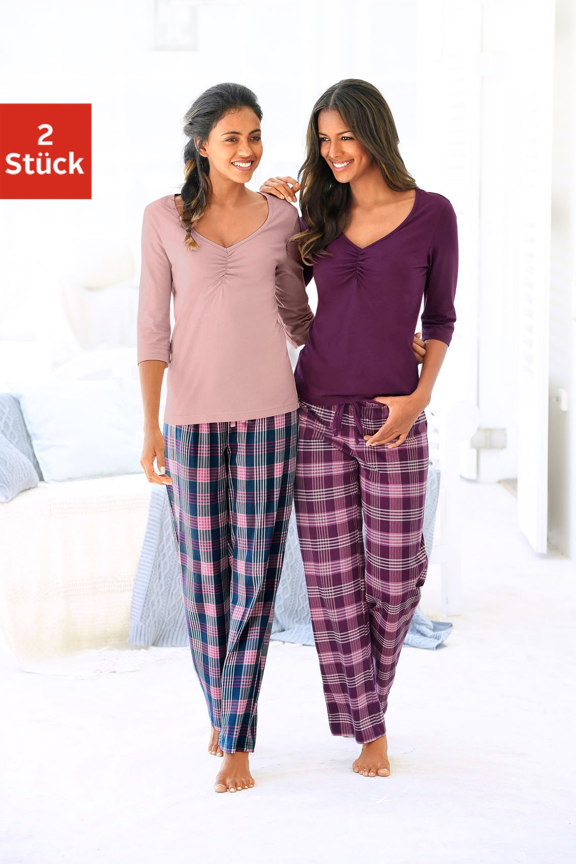 Single günstig Kaufen-Vivance Dreams Pyjama, (4 tlg., 2 Stück). Vivance Dreams Pyjama, (4 tlg., 2 Stück) <![CDATA[Shirt mit ¾ Ärmel, V-Ausschnitt und Raffung in der vorderen Mitte. Lange, karierte Hose mit elastischem Tunnelzugbund. Single-Jersey aus 100% Baumwolle