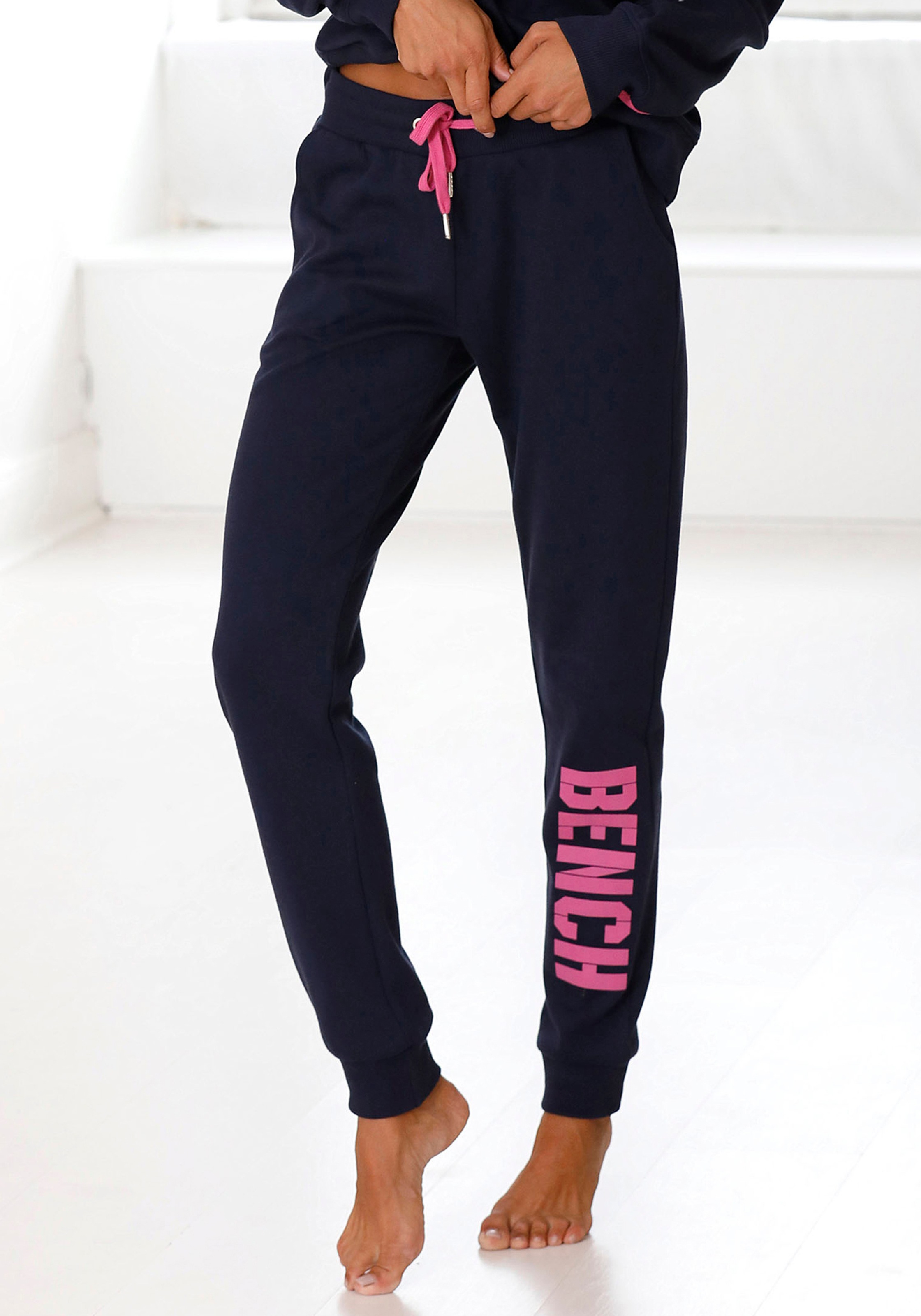 Image of Bench. Sweathose, mit kontrastfarbenem Logoprint