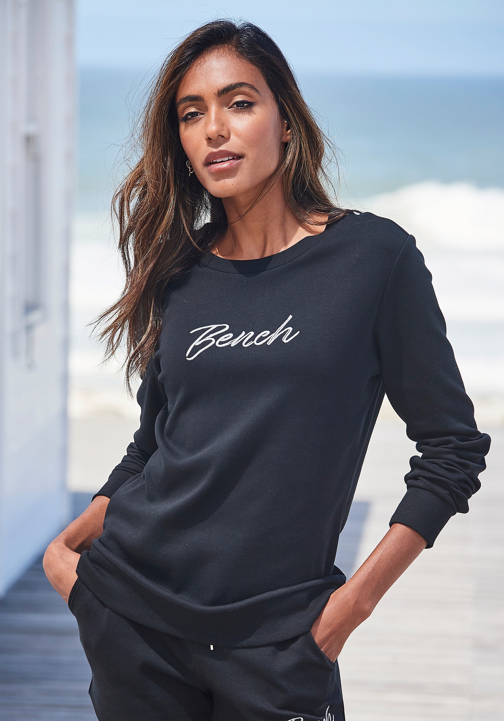 Bench. Loungewear Sweatshirt »Loungeshirt«, mit Logostickerei, Loungewear, Loungeanzug