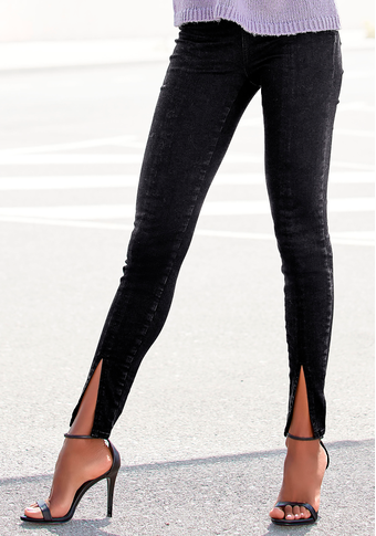 LASCANA High-waist-Jeans, mit Schlitzen am Saum