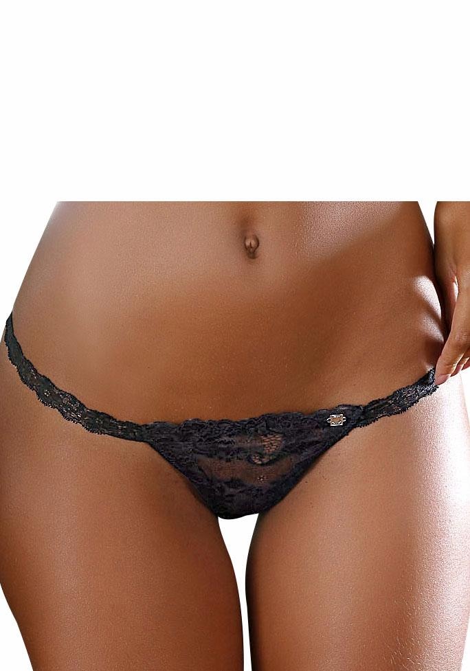 er kleiner  günstig Kaufen-JETTE String, aus feiner, blumiger Spitze. JETTE String, aus feiner, blumiger Spitze <![CDATA[Sexy String rundherum aus edler Spitze. Feines Schleifenaccessoire vorne. Kleiner Metall-Logo am Bündchen. Mit eingearbeitetem Baumwollzwickel. Mit verführeris