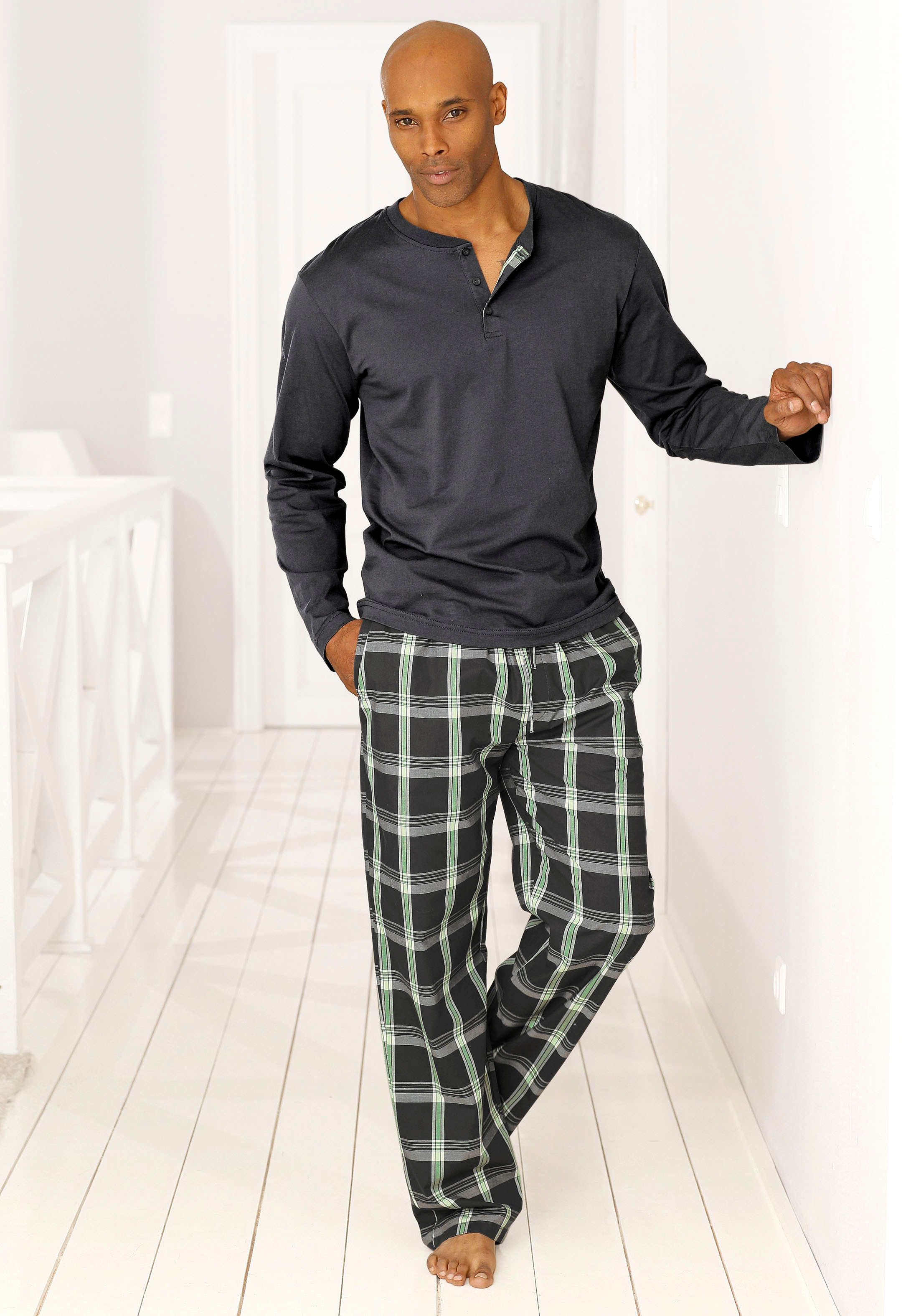 FOR LG günstig Kaufen-H.I.S Pyjama, (2 tlg., 1 Stück), mit langer karierter Webhose. H.I.S Pyjama, (2 tlg., 1 Stück), mit langer karierter Webhose <![CDATA[Perfekter Tragekomfort wird an diesem Baumwoll-Pyjama, dessen Webhose aus dünnem Stoff in hochwertiger Hemdenq