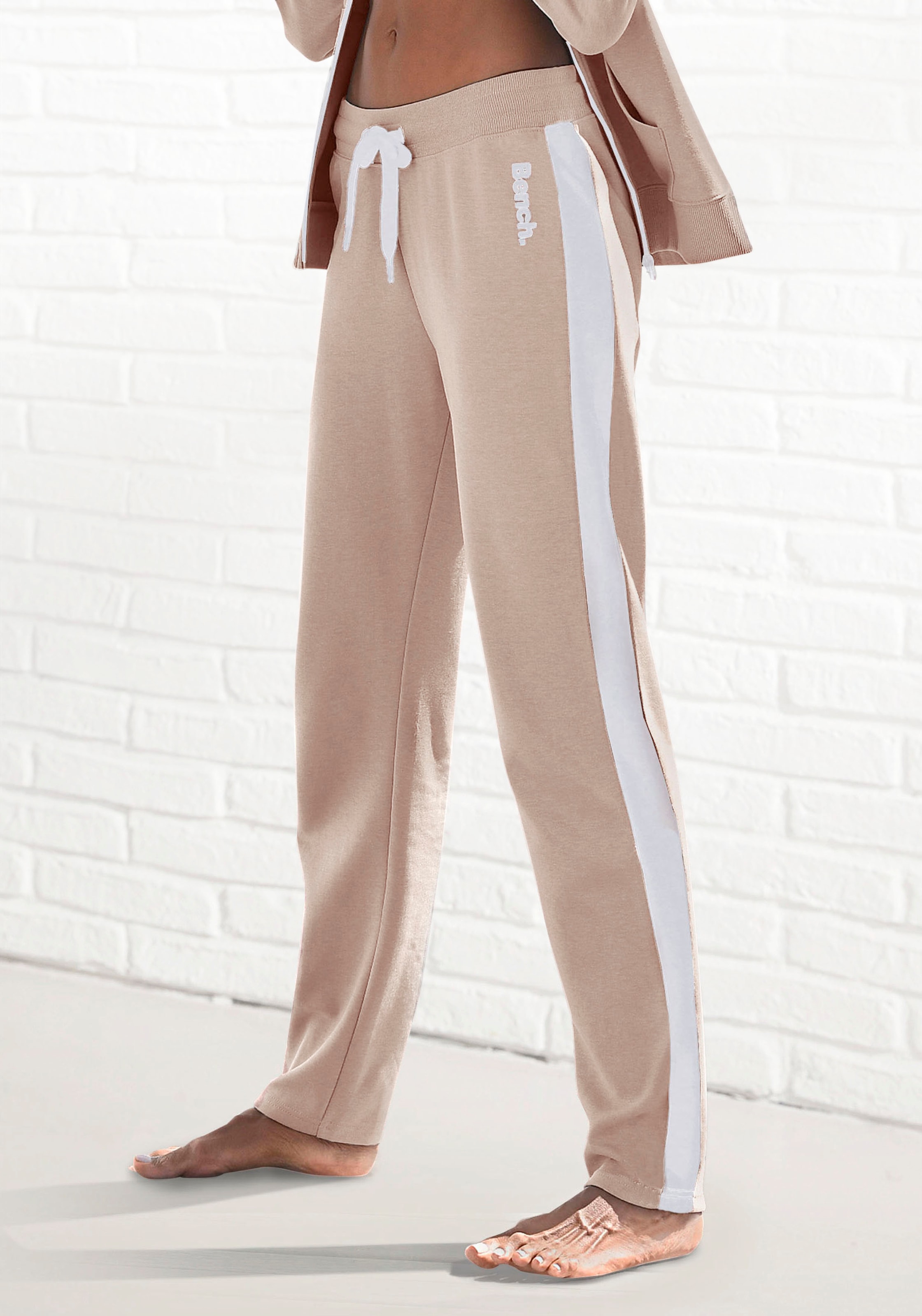 Bench. Loungewear Loungehose, mit Seitenstreifen und geradem Bein, Loungeanzug