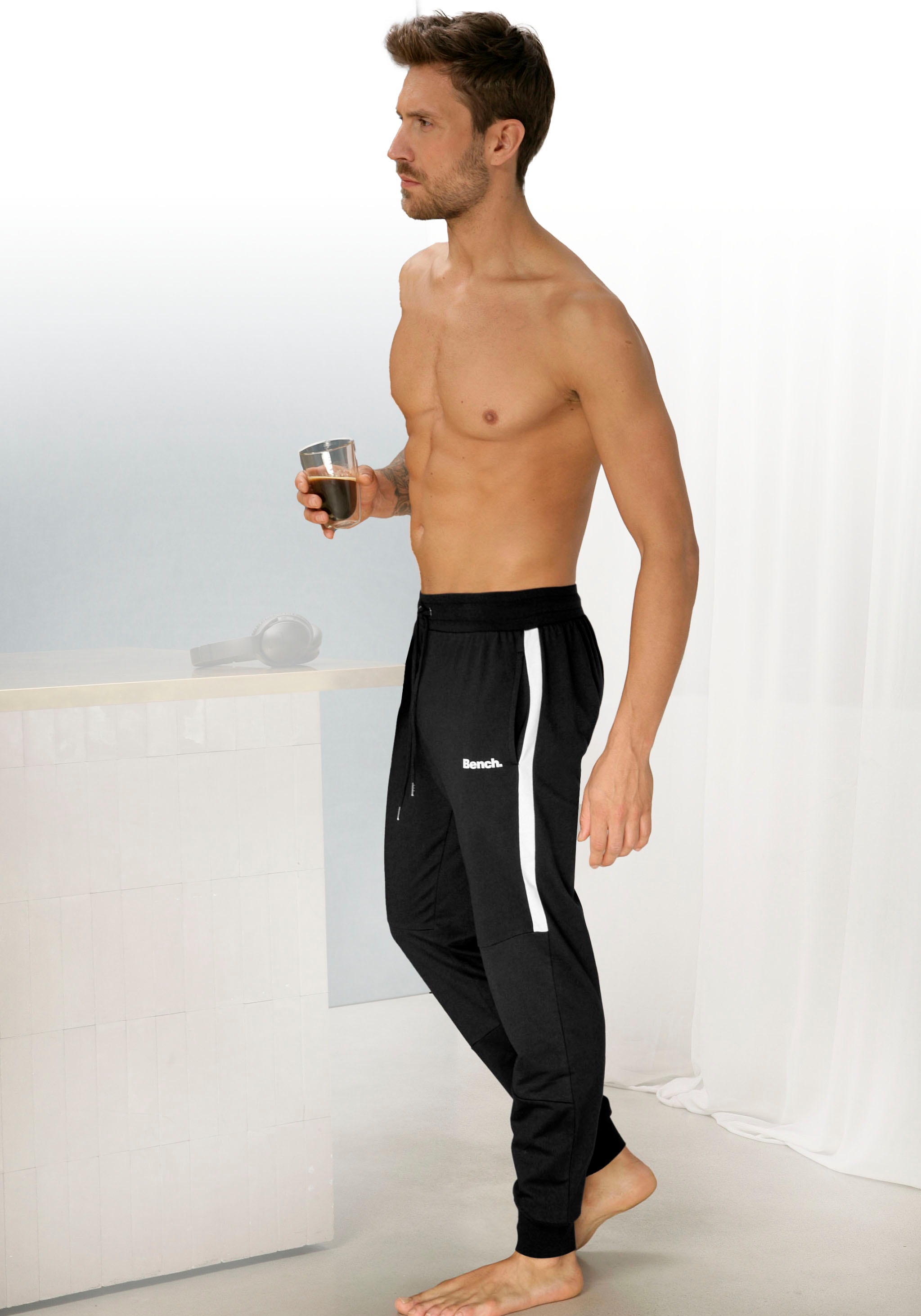 Image of Bench. Loungewear Sweathose, mit Bündchen am Beinabschluss