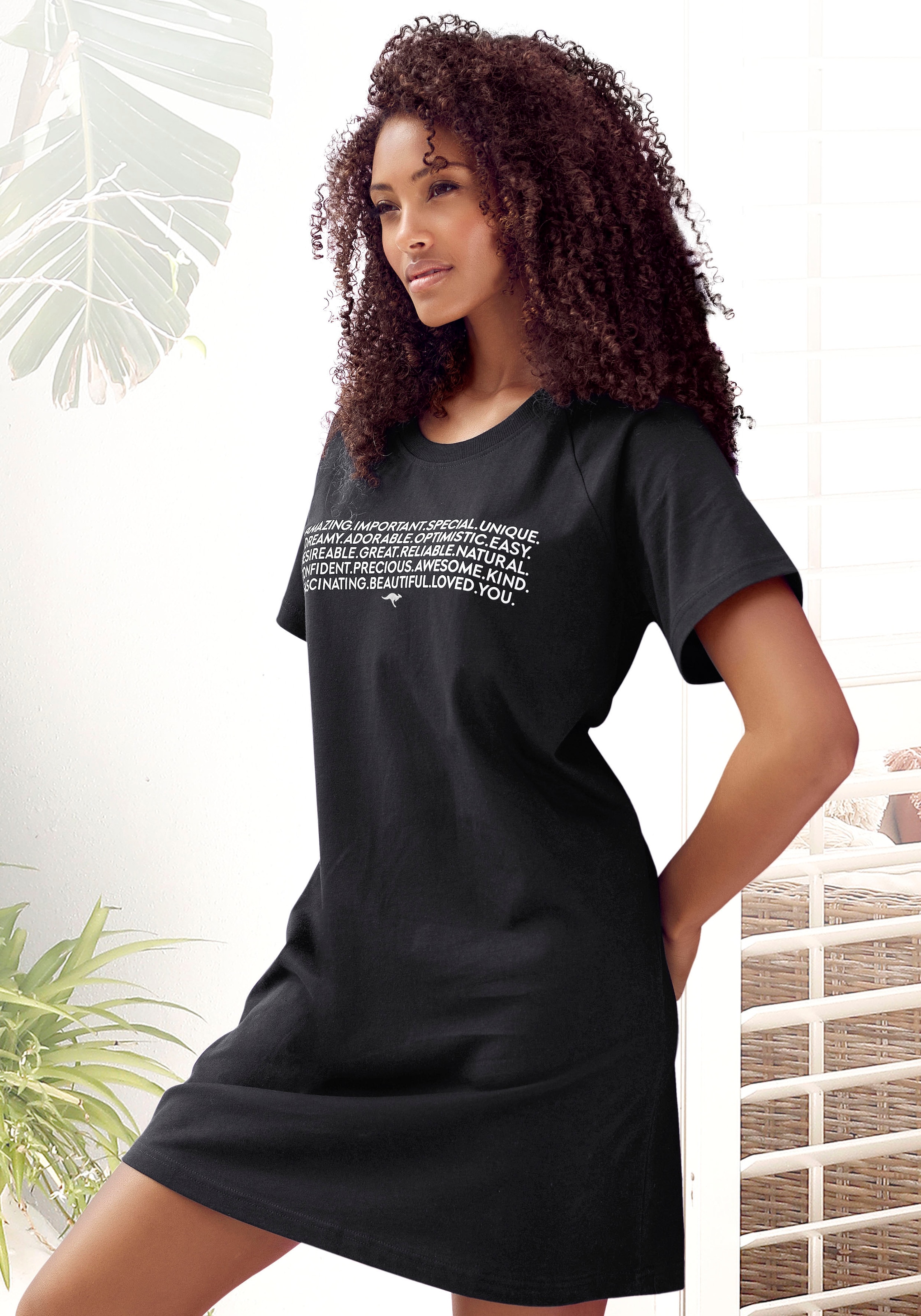 Rundhals Shirt günstig Kaufen-KangaROOS Bigshirt, mit Slogan-Frontdruck. KangaROOS Bigshirt, mit Slogan-Frontdruck <![CDATA[Kurzes Nachthemd von KangaROOS. Wording-Print vorn. Rundhalsausschnitt. Raglanärmel. Weiche Single-Jersey-Qualität.]]>. 