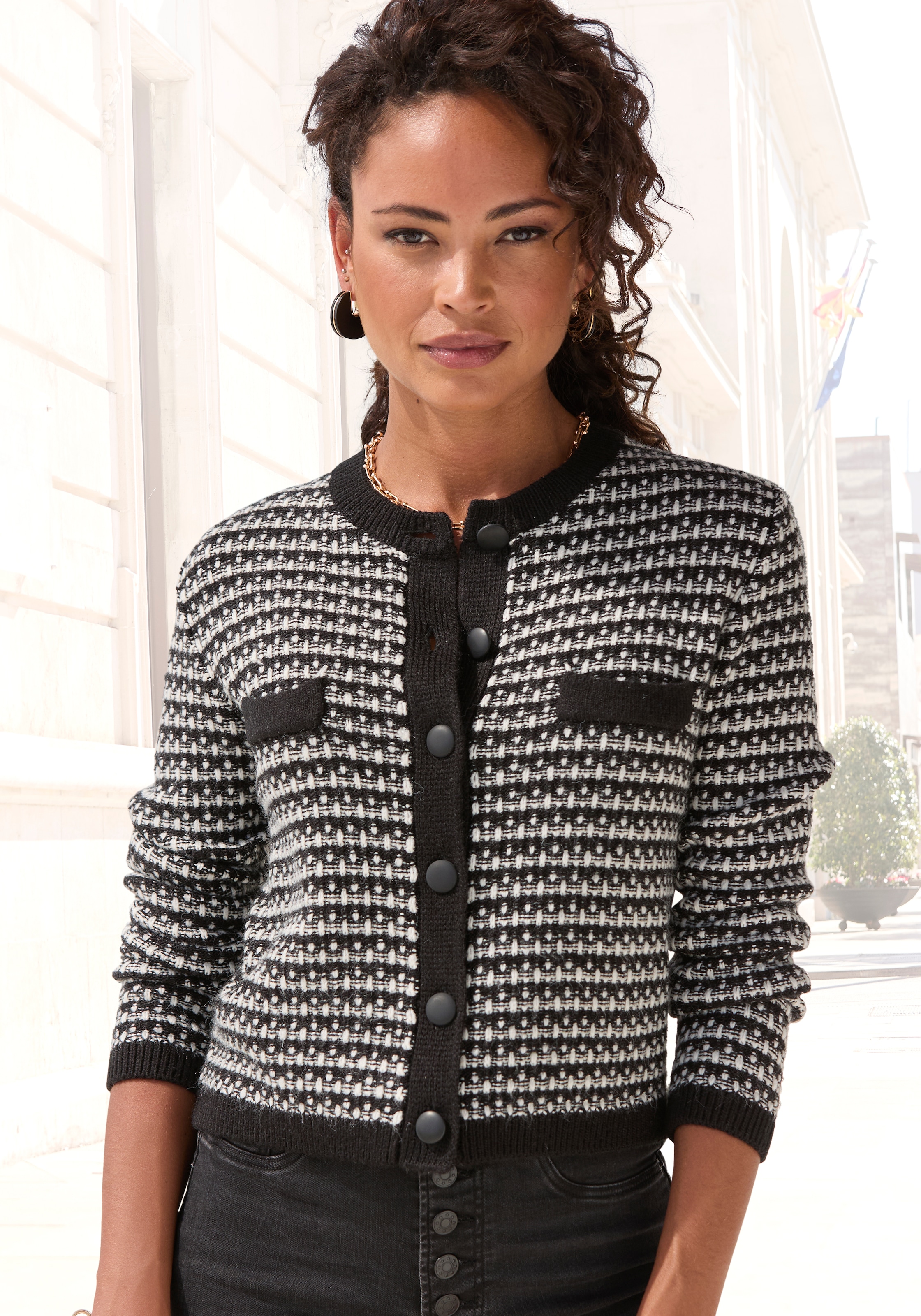 LASCANA Strickjacke, mit Karomuster, markante Knopfleiste, casual-chic