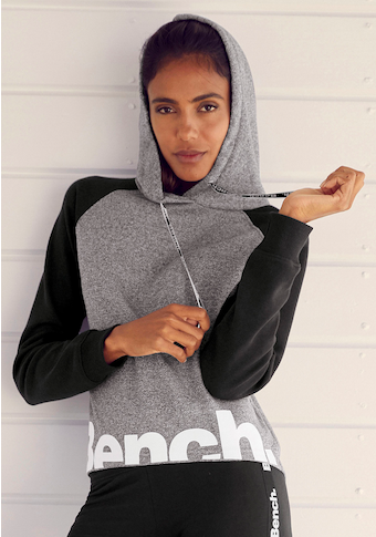 Bench. Kapuzensweatshirt, mit farblich abgesetzten Ärmeln und Logodruck