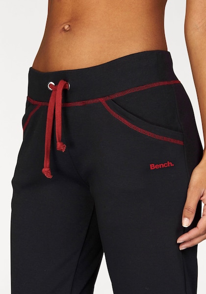 Bench : pantalon détente avec imprimé de la marque sur le côté et mesh