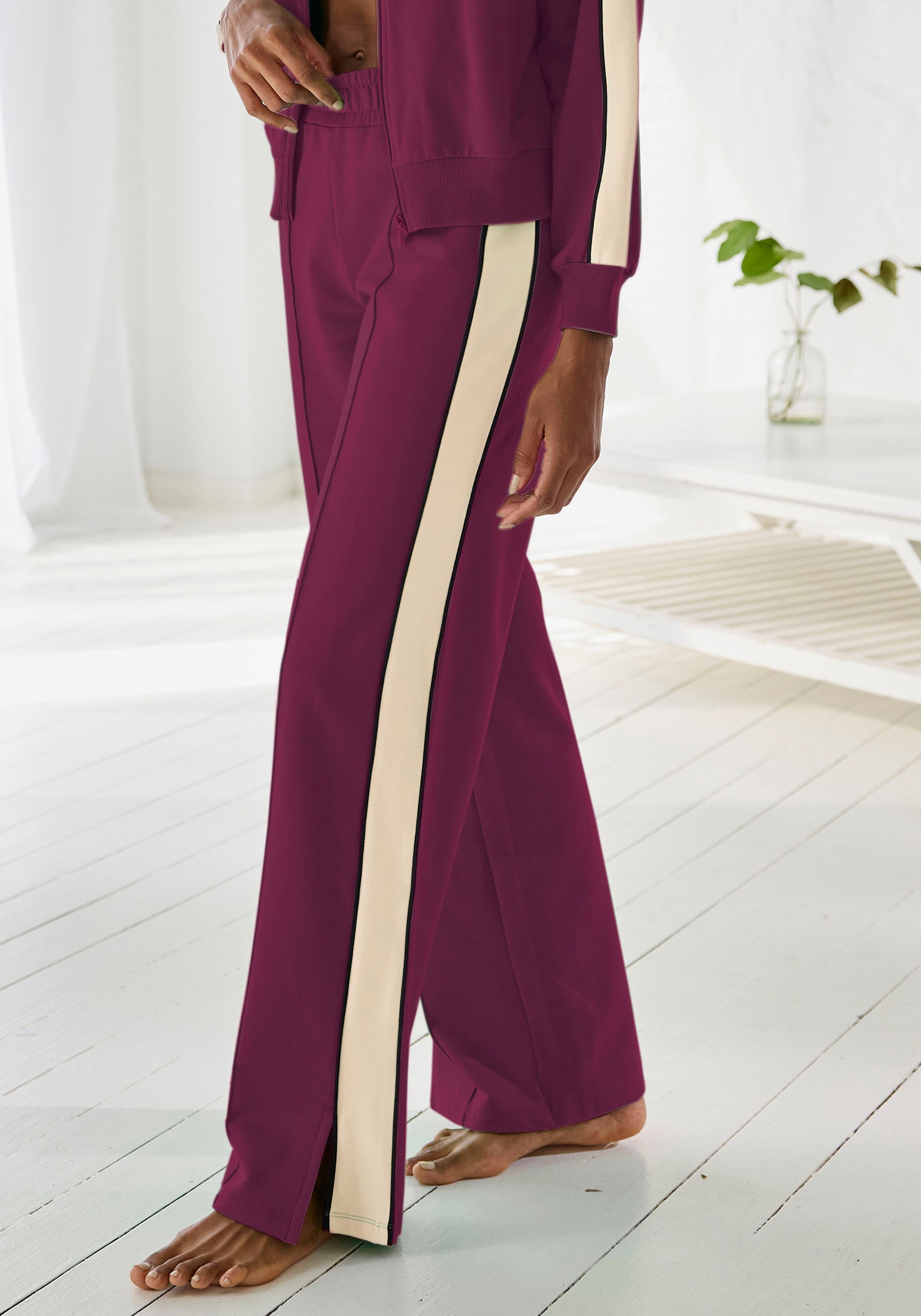 s.Oliver Sweathose »Loungehose - Relaxhose - Homewearhose«, mit Kontraststreifen und Pipings, Loungewear