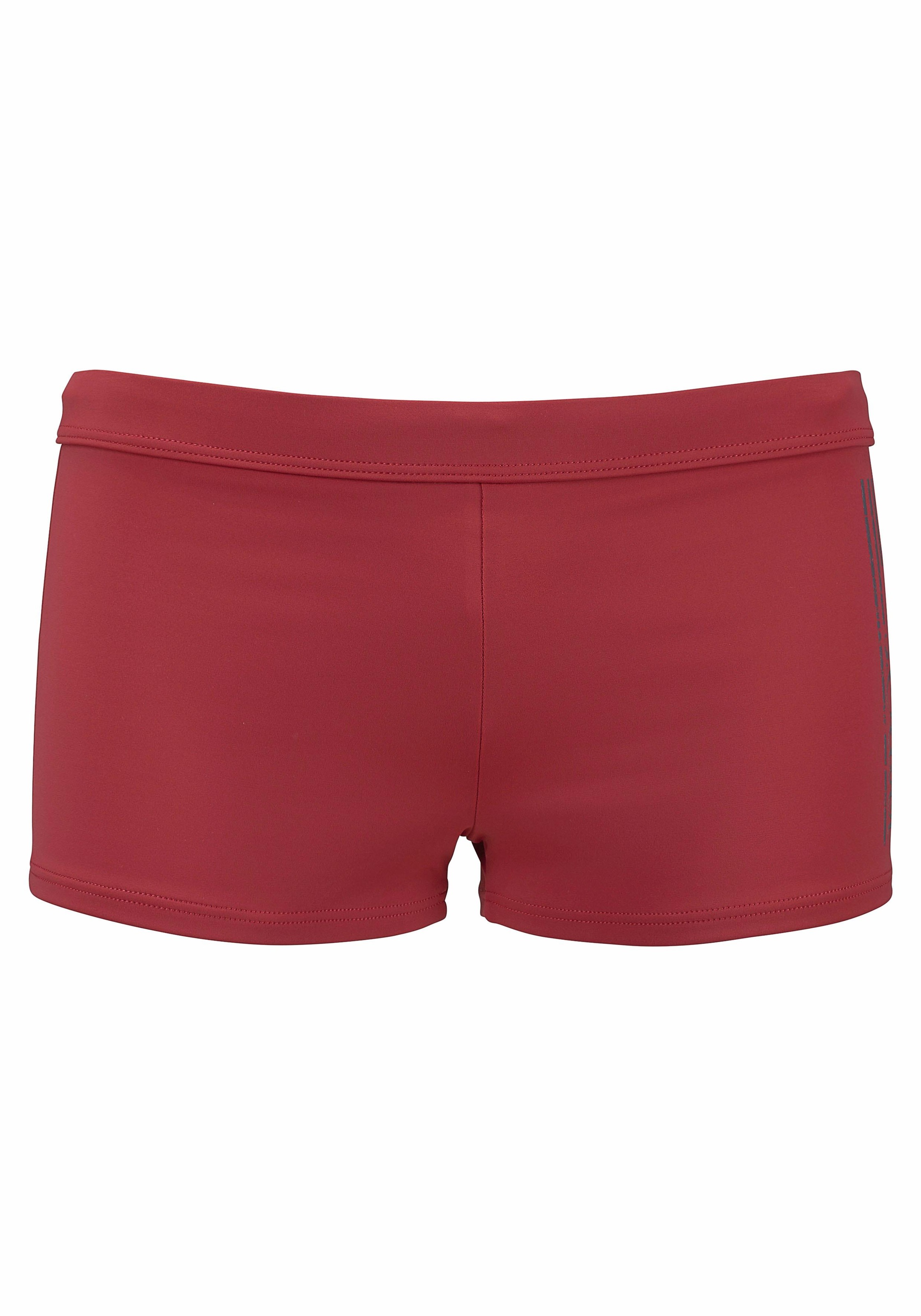 Boxer günstig Kaufen-s.Oliver Boxer-Badehose. s.Oliver Boxer-Badehose <![CDATA[Boxerbadehose von s. Oliver. Logo-Schriftzug in cooler Used-Optik auf einem Bein. Innenkordel. Vorn gefüttert. Obermaterial: 80% Polyamid, 20% Elasthan. Futter: 100% Polyester]]>. 