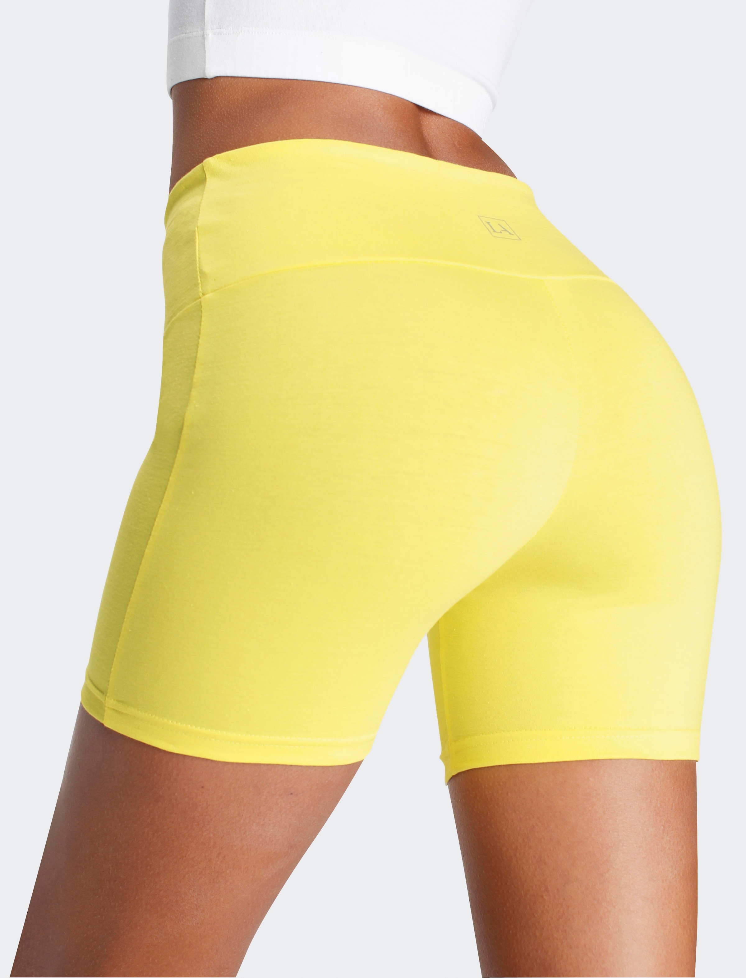 Bequeme günstig Kaufen-LASCANA Shorts »mit breitem Bündchen«. LASCANA Shorts »mit breitem Bündchen« <![CDATA[Shorts von Lascana. Bequeme Passform mit breitem, weichem Bündchen. Aus 95% Baumwolle, 5% Elasthan.]]>. 