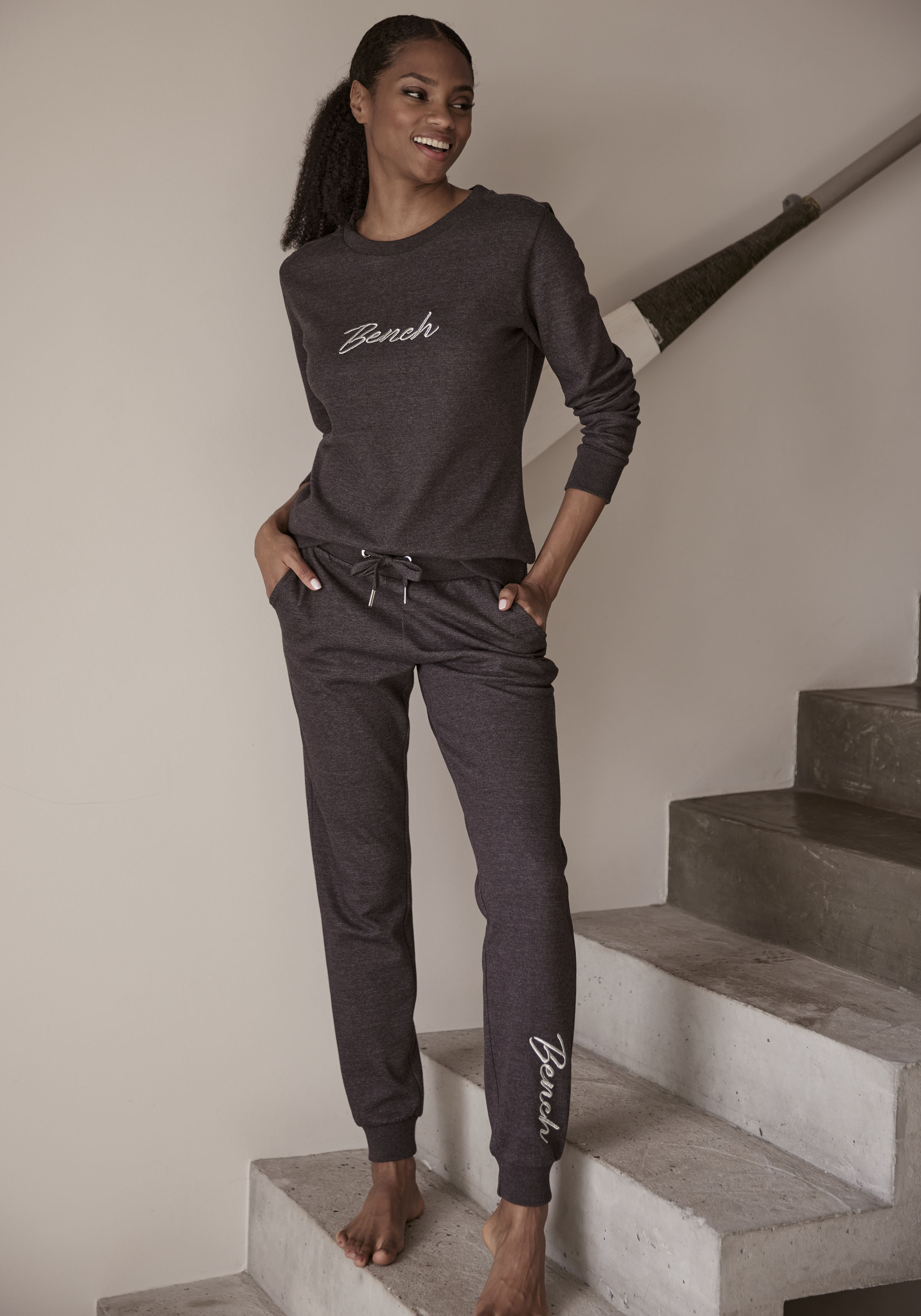 Bench. Loungewear Sweatshirt »-Loungeshirt«, mit glänzender Logostickerei,  Loungewear, Loungeanzug » LASCANA | Bademode, Unterwäsche & Lingerie online  kaufen